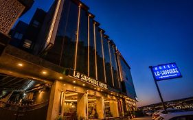 Airport La Sapphire Hotel & Restaurant